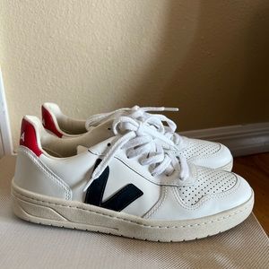 VEJA Woman’s Size 8W Shoes. “V-10 LEATHER WHITE NAUTICO PEKIN”